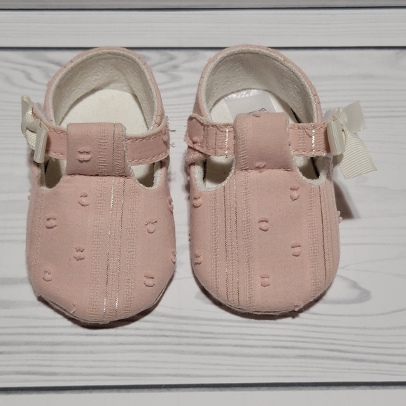 3-3.5M NWOT, pink baby dress shoes with velcro strap and bow - Picture 3 of 5